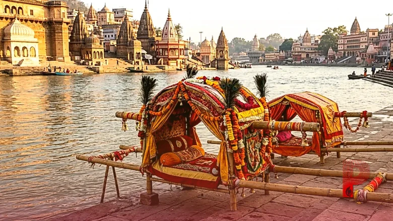 दिल्ली की बहू काजल चौधरी बनीं आधुनिक श्रवण कुमार, 90 वर्षीय सास को कांवड़ में बैठाकर पहुंचीं हरिद्वार