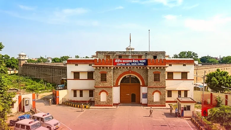 बेऊर जेल से बाहर आए तेज प्रताप यादव, 25 जुलाई को हुई थी गिरफ्तारी