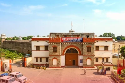 बेऊर जेल से बाहर आए तेज प्रताप यादव, 25 जुलाई को हुई थी गिरफ्तारी