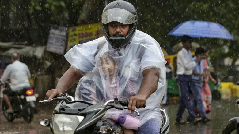 दिल्ली-एनसीआर में मूसलाधार बारिश का कहर, मौसम विभाग ने जारी किया रेड अलर्ट