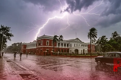 झारखंड मौसम अपडेट: रांची और धनबाद समेत 19 जिलों में झमाझम बारिश का अलर्ट, वज्रपात और आंधी को लेकर IMD की चेतावनी