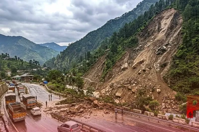 हिमाचल प्रदेश में फिर डरावनी स्थिति में कोटरोपी की पहाड़ियां, मंडी-पठानकोट नेशनल हाईवे पर बढ़ी मुश्किलें