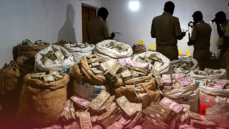 पश्चिम बंगाल में डकैतों से मिला सुराग, मीनार मंडल के घर से बरामद हुए 35 बोरियों में भरे 28.5 करोड़ रुपये