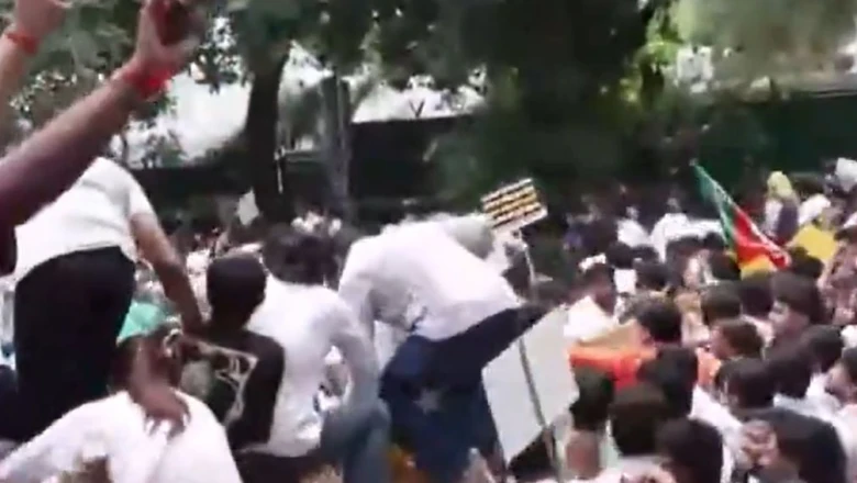 पंजाब पेपर लीक मामला: दिल्ली में अरविंद केजरीवाल के खिलाफ बीजेपी का जोरदार प्रदर्शन, शिक्षा मंत्री के इस्तीफे की मांग