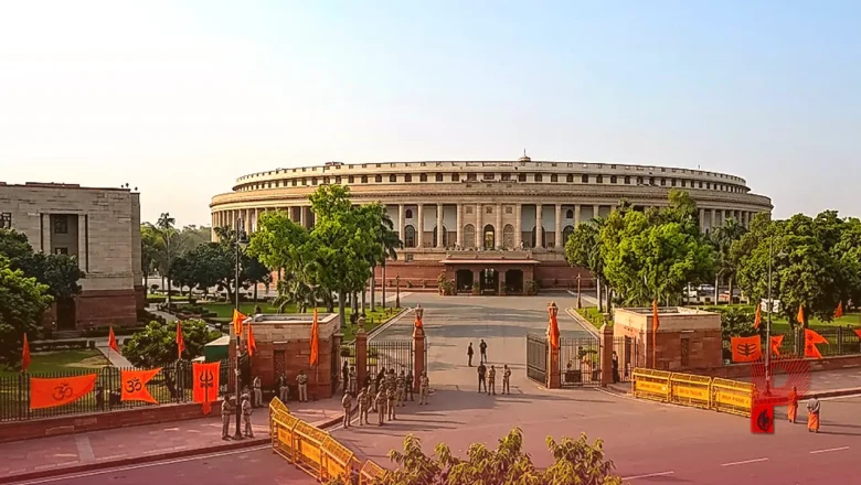 साधु के भेष में संसद के बाहर प्रदर्शन: पप्पू यादव के खिलाफ धार्मिक भावनाएं आहत करने की शिकायत