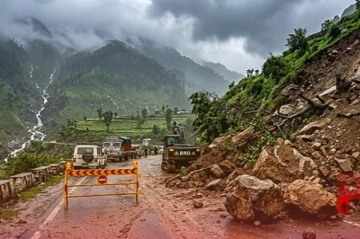 हिमाचल प्रदेश में फिर बिगड़ा मौसम: 7 अगस्त तक मूसलाधार बारिश का अलर्ट, कई सड़कें बंद