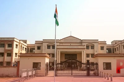 सीतापुर में ऑनर किलिंग: कोर्ट से घर लौटी बहन को भाई ने बेरहमी से काटा, इलाके में फैली दहशत