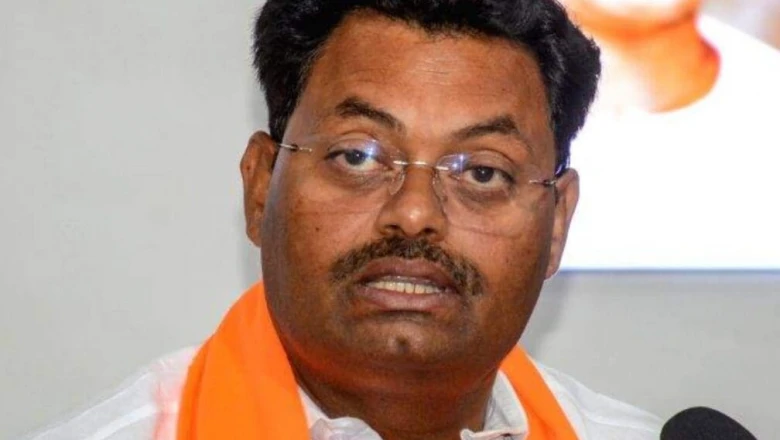 बिहार में भ्रष्टाचार: मंत्री लखींद्र पासवान के सामने ही कर्मचारी ने फोन पर मांग ली 50 हजार की रिश्वत, खुला राज