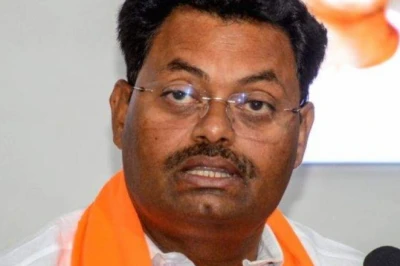 बिहार में भ्रष्टाचार: मंत्री लखींद्र पासवान के सामने ही कर्मचारी ने फोन पर मांग ली 50 हजार की रिश्वत, खुला राज