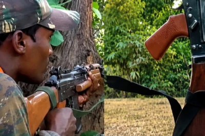 झारखंड में नक्सलियों पर सुरक्षा बलों का बड़ा प्रहार: 'सूद समेत' वापस लिए गए पुलिस से लूटे गए हथियार, अन्य राज्यों के असलहे भी बरामद