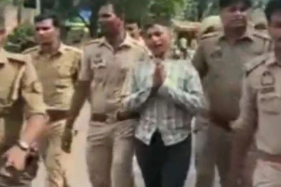 कानपुर में पुलिस का खौफ: बीच सड़क पर हाथ जोड़कर माफी मांगता दिखा शातिर चोर, बोला- 'चोरी करना पाप है, पुलिस हमारी बाप है'