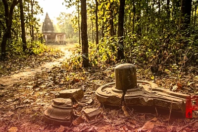 सीतापुर में मंदिर में तोड़फोड़, शरारती तत्व ने शिवलिंग खंडित कर जंगल में फेंका