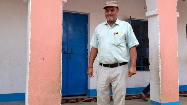 गया के शिक्षक धर्मेंद्र कुमार की अनोखी पहल: बिना फीस पढ़ाकर 84 युवाओं को दिलाई सरकारी नौकरी, गुरुदक्षिणा में रखी बस एक अनोखी शर्त