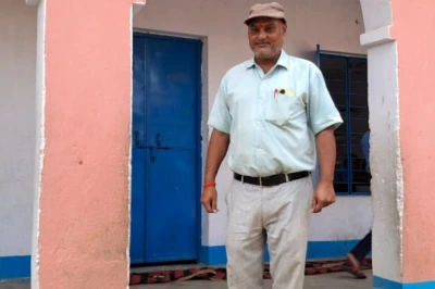 गया के शिक्षक धर्मेंद्र कुमार की अनोखी पहल: बिना फीस पढ़ाकर 84 युवाओं को दिलाई सरकारी नौकरी, गुरुदक्षिणा में रखी बस एक अनोखी शर्त
