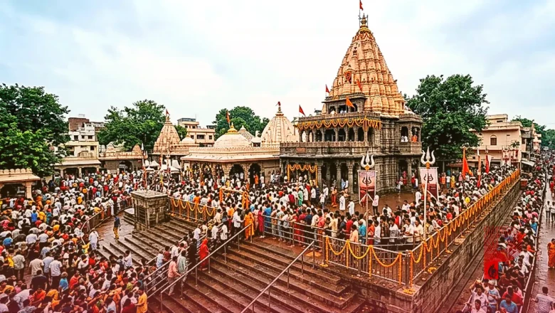 सावन का पहला सोमवार: उज्जैन से काशी तक शिवमय हुआ देश, मंदिरों में उमड़ा श्रद्धालुओं का जनसैलाब