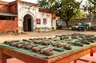 फेसबुक और इंस्टाग्राम पर कोड वर्ड में होती थी हथियारों की डील, दिल्ली पुलिस ने 8 तस्करों को दबोचा