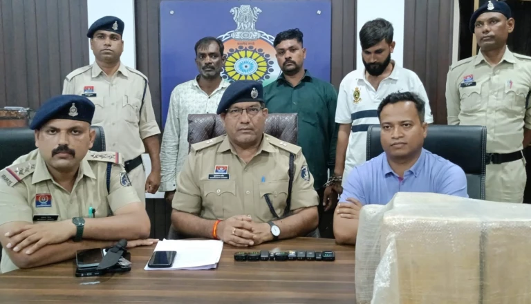 दिल्ली पुलिस का बड़ा प्रहार: अवैध हथियारों की तस्करी करने वाले अंतरराज्यीय गिरोह का भंडाफोड़, सरगना समेत 8 गिरफ्तार