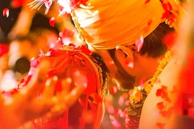 संत कबीरनगर में अजीब मामला: पति ने खुद अपनी पत्नी की प्रेमी से कराई शादी