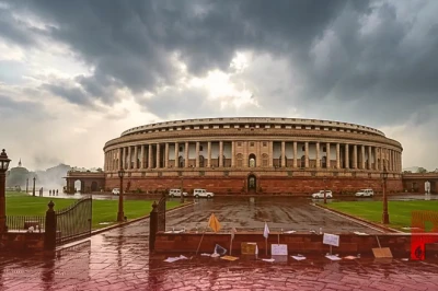 संसद का मानसून सत्र: राम मंदिर चढ़ावे और छात्रों के प्रदर्शन पर विपक्ष का भारी हंगामा