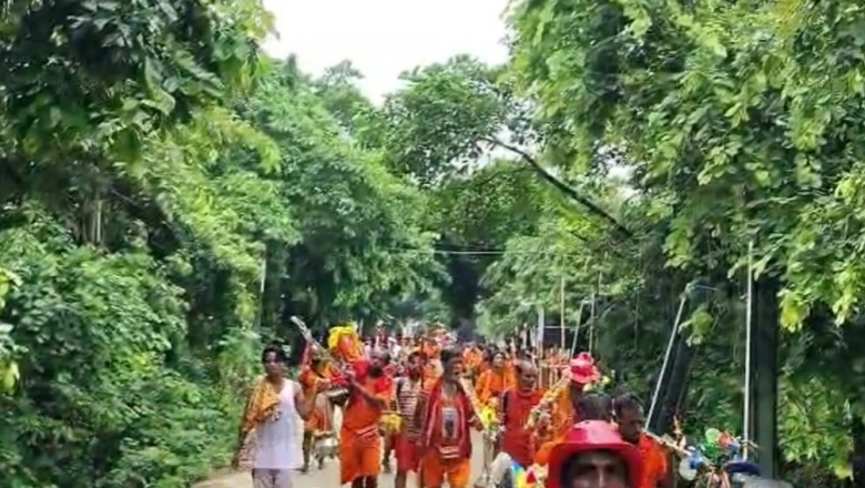 सावन की अद्भुत भक्ति: मुंगेर के रास्ते 54 फीट लंबा भव्य कांवड़ लेकर बाबाधाम रवाना हुए 500 श्रद्धालु