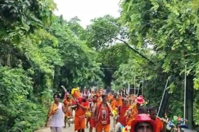 सावन की अद्भुत भक्ति: मुंगेर के रास्ते 54 फीट लंबा भव्य कांवड़ लेकर बाबाधाम रवाना हुए 500 श्रद्धालु
