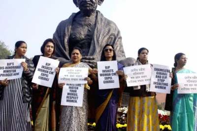 पश्चिम बंगाल की राजनीति में खलबली, ममता बनर्जी के संपर्क में टीएमसी के 3 बागी सांसद