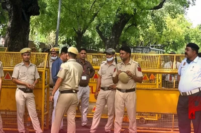 स्वतंत्रता दिवस के मद्देनजर दिल्ली में हाई अलर्ट: आतंकी खतरे को देखते हुए अभेद्य सुरक्षा घेरा तैयार