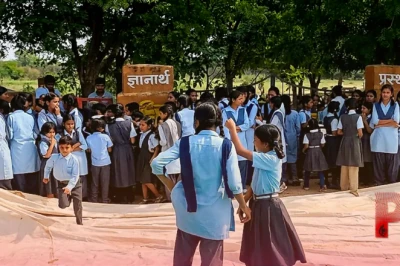 राजस्थान के लूणी में फूटा ग्रामीणों और छात्रों का गुस्सा, सरकारी स्कूल पर ताला लगाकर खोला मोर्चा