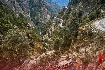 चंबा में दर्दनाक सड़क हादसा, खाई में कार गिरने से PWD के दो कर्मचारियों की मौत