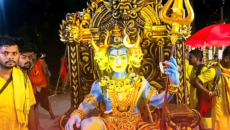मुंगेर: 40 शिवभक्तों का जत्था लेकर निकला 250 किलो की महाकाल कांवड़, हर कोई देख रहा यह अद्भुत नजारा