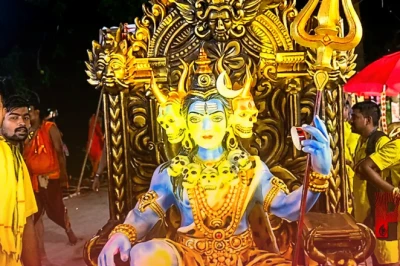 मुंगेर: 40 शिवभक्तों का जत्था लेकर निकला 250 किलो की महाकाल कांवड़, हर कोई देख रहा यह अद्भुत नजारा