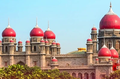 तेलंगाना हाई कोर्ट की फ्रीबीज पर सख्त टिप्पणी, कहा- भगवान कुबेर भी हो जाएंगे कंगाल