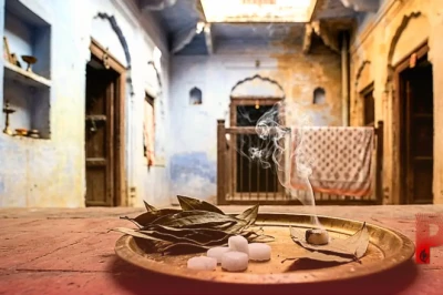 वास्तु दोष से मुक्ति के लिए अपनाएं कपूर और तेजपत्ता का खास उपाय