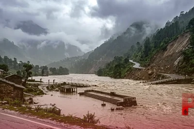 उत्तराखंड के 7 जिलों में भारी बारिश का अलर्ट, चमोली में 20 सड़कें बंद और गंगा का जलस्तर बढ़ा