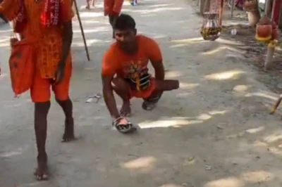 मुंगेर कांवड़ यात्रा: हाथों के बल चल रहे दिव्यांग मनोज और कंधे पर गणेश जी को बिठाकर ले जाते भक्त, आस्था के अनोखे दृश्य