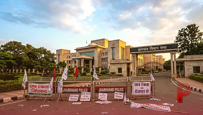 क्या झारखंड की हेमंत सोरेन सरकार पर मंडरा रहा है संकट? जानें छात्रों का आंदोलन और गठबंधन का पूरा गणित
