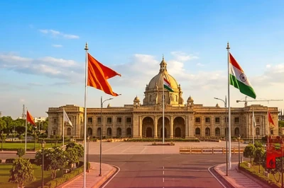 उत्तर प्रदेश विधानसभा चुनाव 2027: रोजगार के मुद्दे पर योगी और राहुल की सीधी टक्कर, क्या सपा हाशिए पर जा रही है?