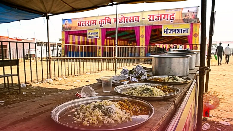 राजगढ़: बलराम कृषि महोत्सव में परोसा गया खराब खाना, किसानों ने फफूंद लगने का लगाया आरोप