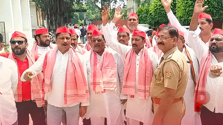 अलीगढ़ का नाम बदलकर हरिगढ़ करने की चर्चा पर सियासत गरम, विपक्षी पार्षदों ने राज्यपाल को सौंपा ज्ञापन