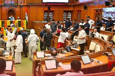 दिल्ली विधानसभा में भारी हंगामा: साइकिल खरीद घोटाले के आरोप पर AAP के 6 विधायक सदन से बाहर