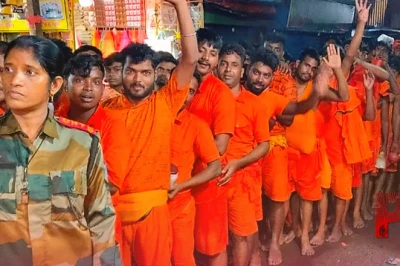 सावन की दूसरी सोमवारी: देवघर के बाबा बैद्यनाथ धाम में आस्था का सैलाब, 5 किलोमीटर लंबी कतार में लगे कांवरिये