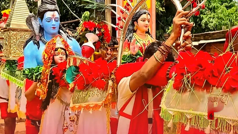 देवघर: 54 फीट की विशाल कांवर देख थम गए कदम, 500 भक्तों का जत्था लेकर पहुंचे श्रद्धालु