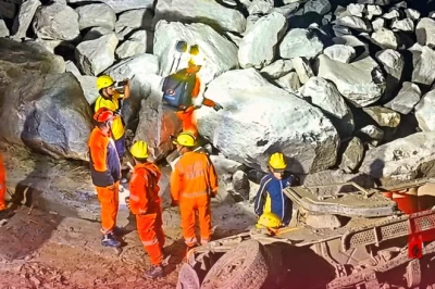 उत्तराखंड के चमोली में बादल फटने से तबाही, पुल बहने से 13 गांवों का संपर्क टूटा