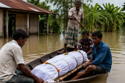 असम में बाढ़ का क्रूर चेहरा: इलाज नहीं मिला तो गई जान, अब अंतिम संस्कार के लिए भी सूखी जमीन को तरसे परिजन