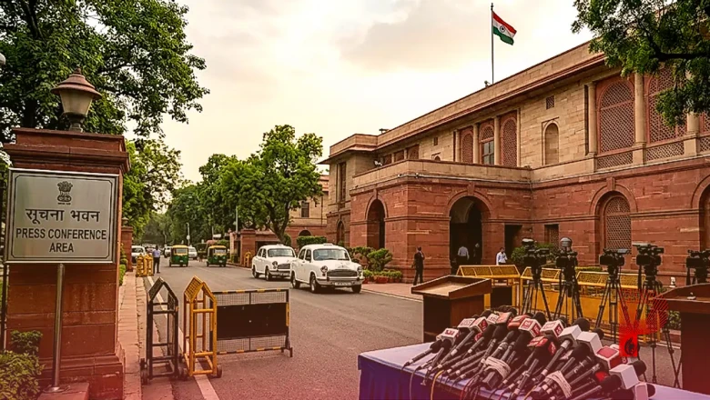 कंगना रनौत का तीखा प्रहार: बॉलीवुड के पाकिस्तान प्रेम और राहुल गांधी के आचरण पर उठाए सवाल