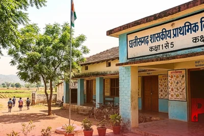 छत्तीसगढ़ के सरकारी स्कूलों में बड़ा बदलाव: पहली से पांचवीं तक हिंदी और आठवीं तक अंग्रेजी बोलना-लिखना होगा जरूरी, शिक्षा मंत्री ने किया ऐलान