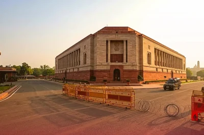 अमित शाह की चुनौती और राहुल गांधी का बदलता रुख, संसद में क्यों बढ़ा सियासी घमासान