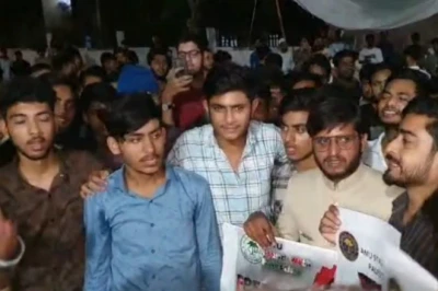 दिल्ली में झारखंड भवन पर ABVP का उग्र प्रदर्शन, रांची में छात्रों पर हुई पुलिसिया कार्रवाई का किया विरोध