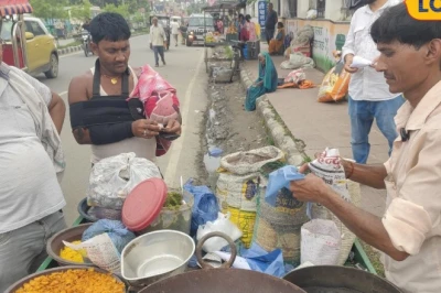 समस्तीपुर कलेक्ट्रेट के पास पिछले 20 साल से मिल रहा है नमक में भुना अनोखा भूजा, चंद्र प्रताप के स्वाद के दीवाने हैं लोग