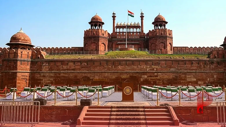 लाल किले पर बैठने की जगह का विवाद, राहुल गांधी और खरगे के नहीं पहुंचने पर सरकार ने दिखाया पुराना प्रोटोकॉल